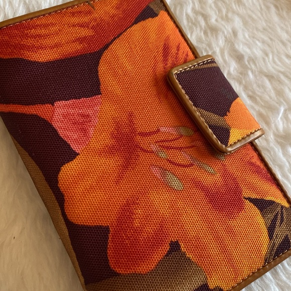 NWOT EXPRESS Tropical 🌴 Floral Wallet w/ lots of compartments! - Picture 12 of 12